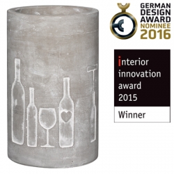 Weinkhler aus Beton mit schicker Prgung Flaschen und Glser